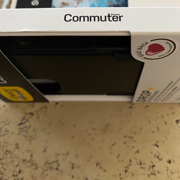 New Otterbox states for medium-sized 2020 - Picture 2 of 3